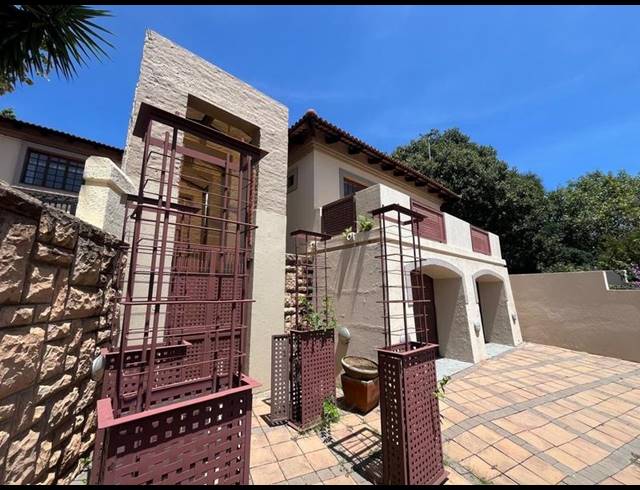 5 BEDROOM HOUSE FOR SALE IN WATERKLOOF HEIGHTS